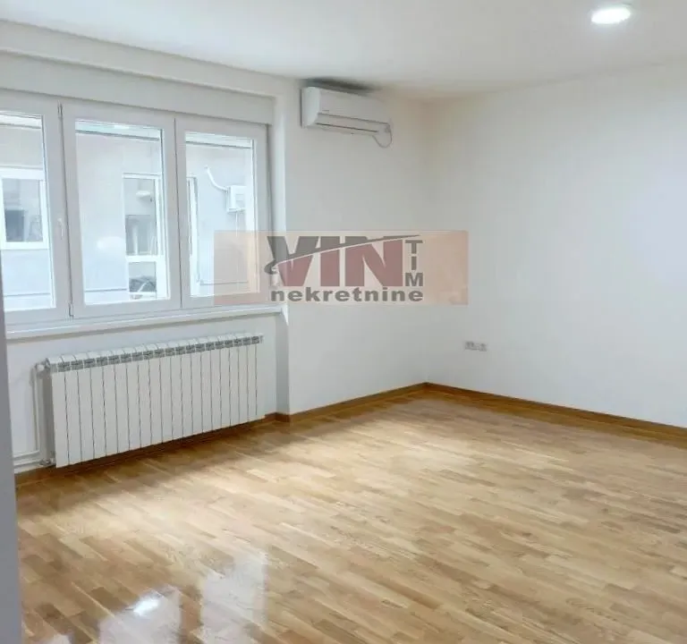 Prodaja, trosoban stan, 69m², Kalenić Pijaca, Vračar Sve Podlokacije