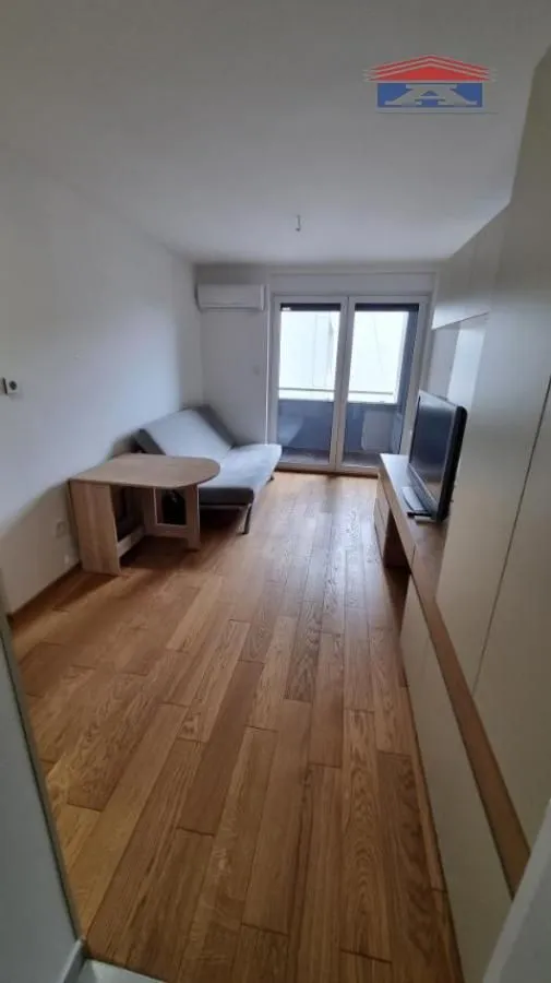 Izdavanje, garsonjera, 28m², Grbavica, Novi Sad Sve Podlokacije