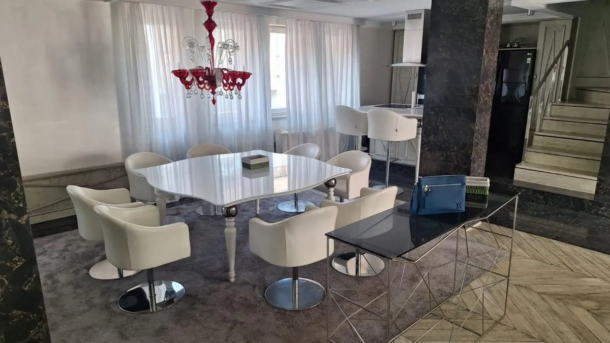 Rent, four bedroom apartment, 270m², Kalenić Pijaca, Vračar Sve Podlokacije