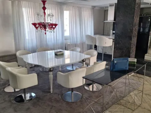 Izdavanje, četvorosoban stan, 270m², Kalenić Pijaca, Vračar Sve Podlokacije - image 3
