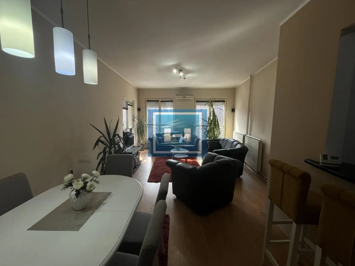 Prodaja, četvorosoban stan, 96m², Centar, Jagodina