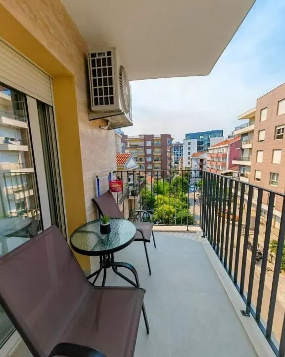 Izdavanje, jednosoban stan, 45m², Budva, Crna Gora