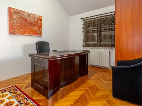 Rent, house, 280m², Podgorica, Crna Gora - image 5