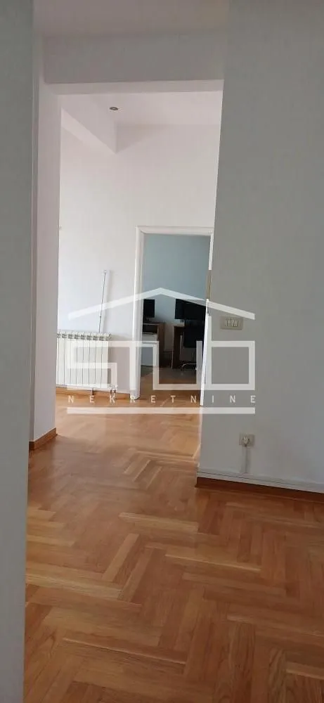 Izdavanje, četvorosoban stan, 204m², Vračar Sve Podlokacije, Beograd