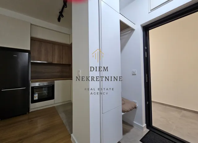 Izdavanje, jednosoban stan, 70m², Centar, Bar