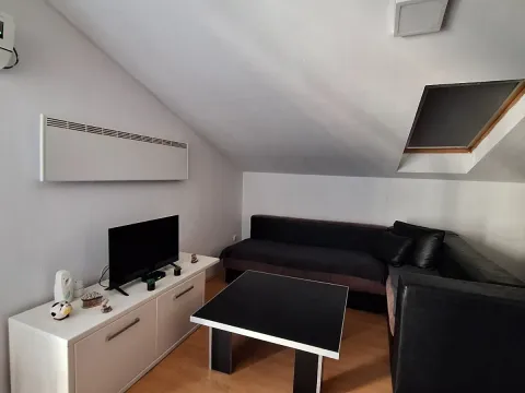 Rent, two bedroom apartment, 38m², Dom zdravlja, Niš - image 9