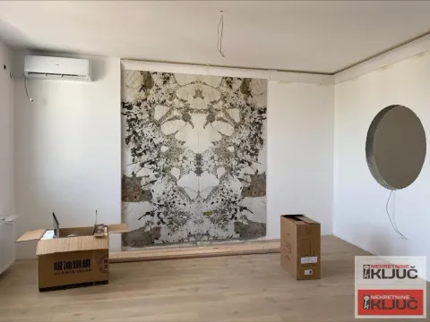 Prodaja, trosoban stan, 74m², Salajka, Novi Sad Sve Podlokacije - image 1