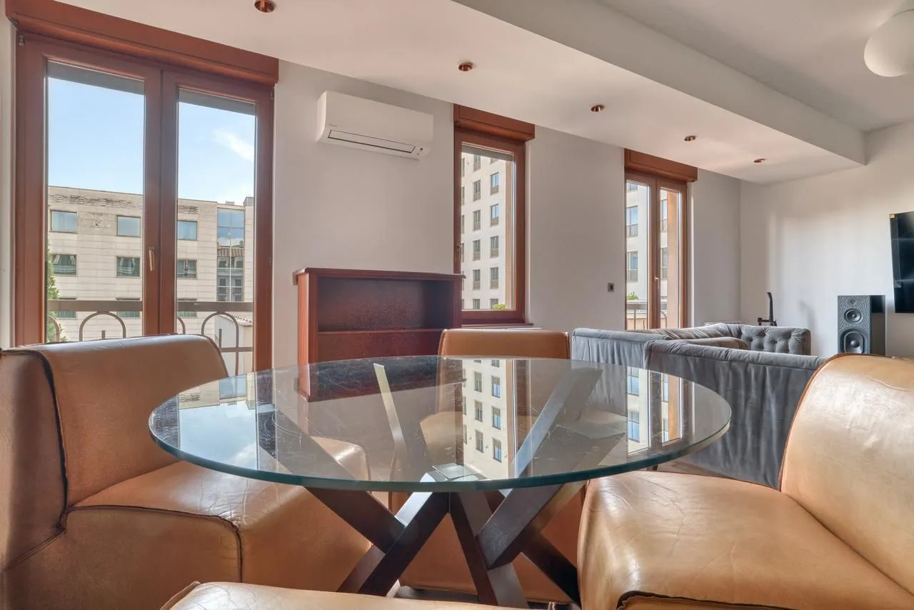 Izdavanje, dvosoban stan, 90m², Centar, Podgorica