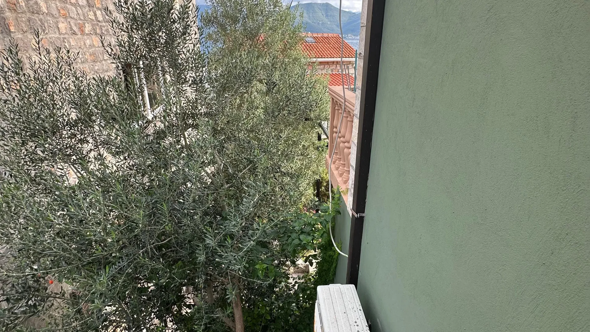 Izdavanje, kuća, 180m², Krašići, Tivat
