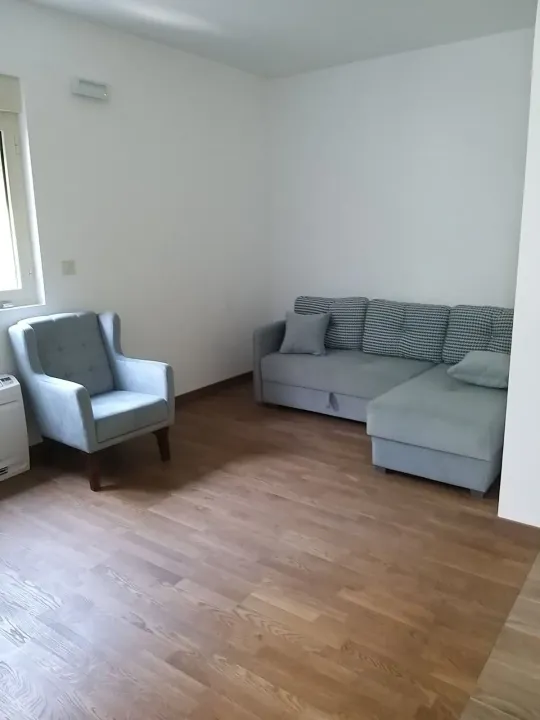 Izdavanje, jednosoban stan, 43m², Centar, Budva