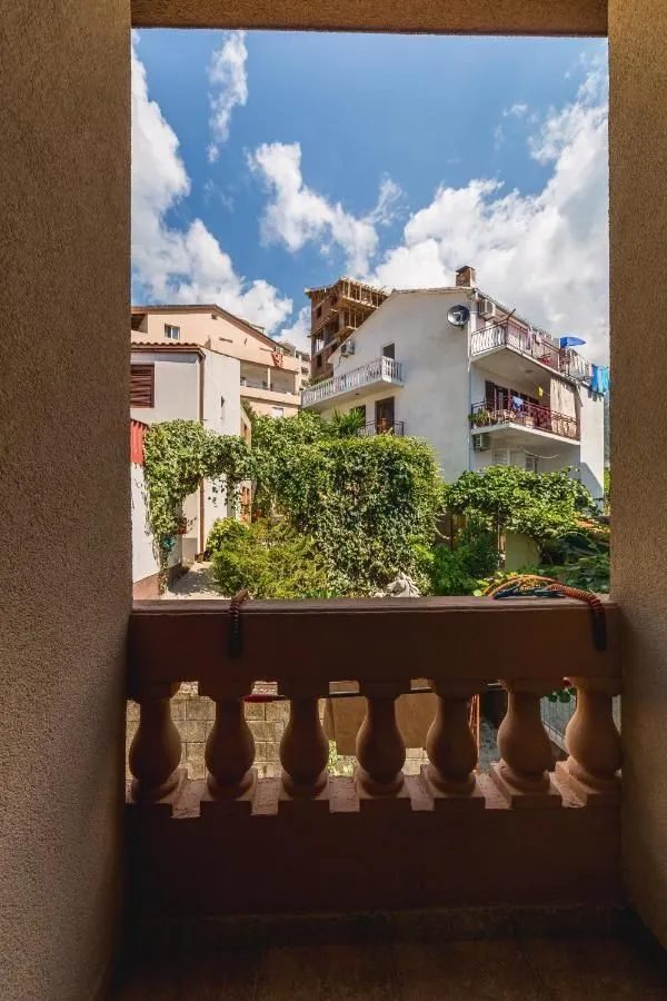 Izdavanje, kuća, 300m², Dubovica, Budva