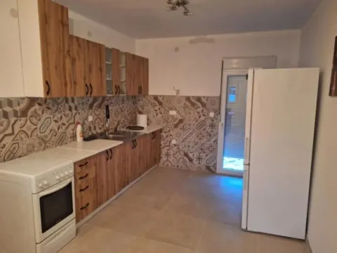 Izdavanje, kuća, 200m², Cijevna, Podgorica - image 6