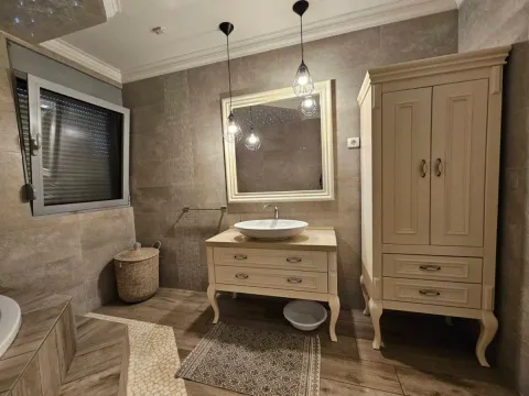 Izdavanje, trosoban stan, 147m², Gorica C, Podgorica - image 30