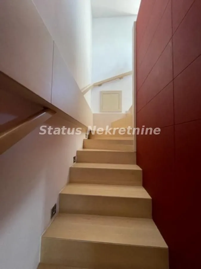 Prodaja, kuća, 250m², Lipov gaj, Novi Sad Sve Podlokacije