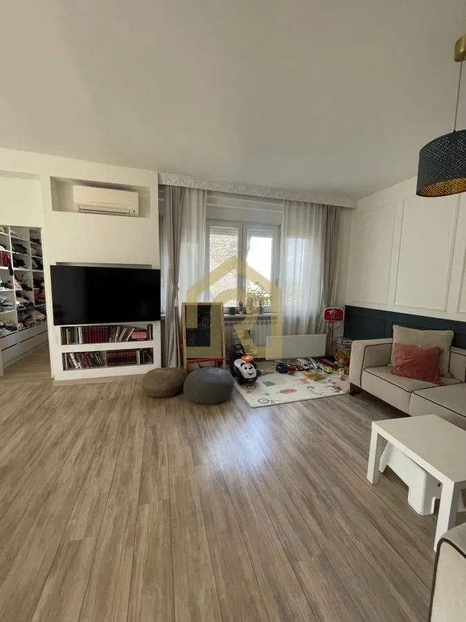 Prodaja, trosoban stan, 73m², Centar Sve Podlokacije, Beograd