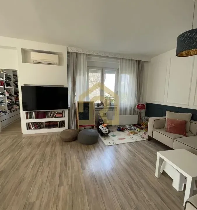 Prodaja, trosoban stan, 73m², Centar Sve Podlokacije, Beograd