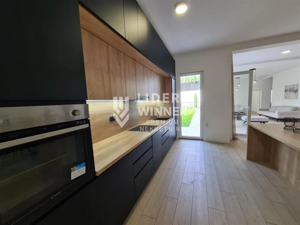 Prodaja, četvorosoban stan, 180m², Savski Venac, Beograd