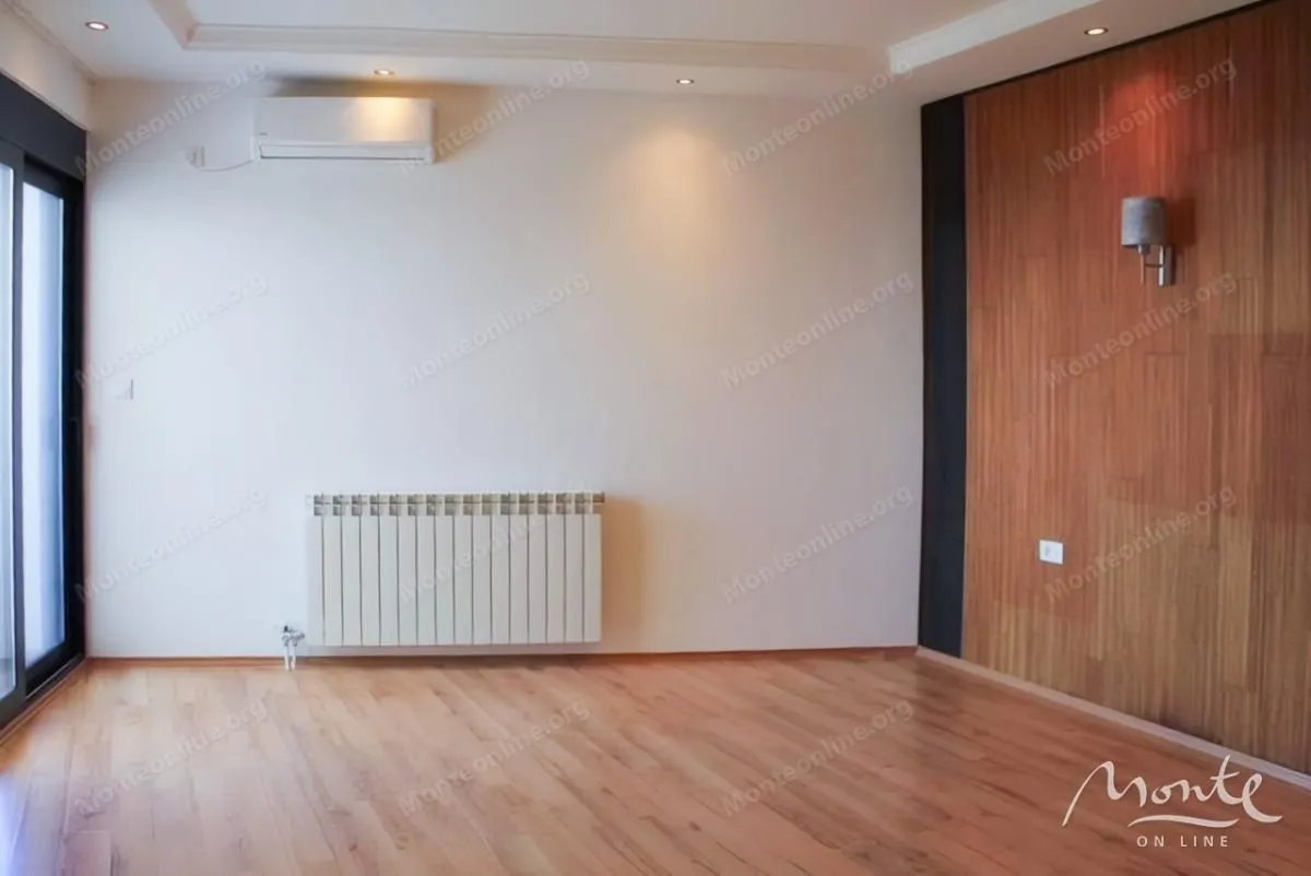 Prodaja, trosoban stan, 241m², Dobre Vode, Bar