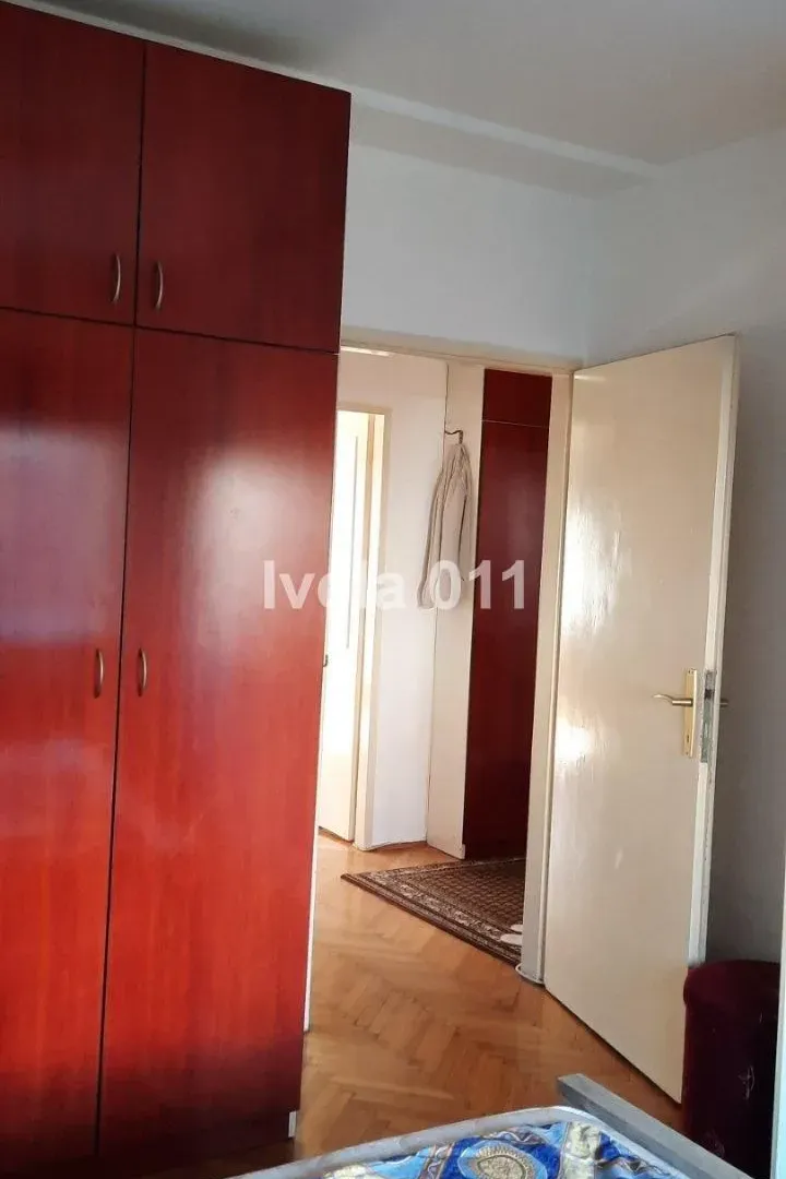 Sale, two bedroom apartment, 50m², Kalenić Pijaca, Vračar Sve Podlokacije