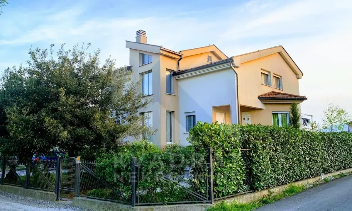 Rent, house, 240m², Donja Gorica, Podgorica