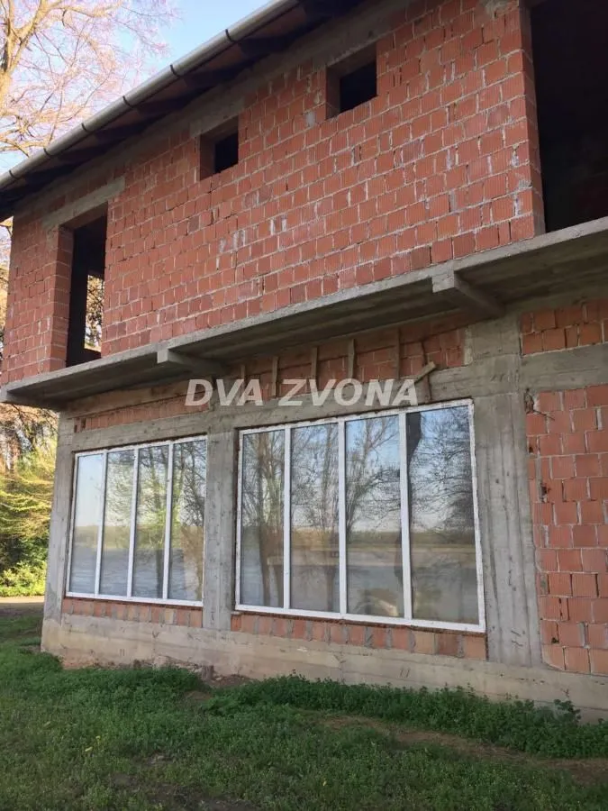 Prodaja, ugostiteljski objekat, 450m², Čortanovci, Inđija