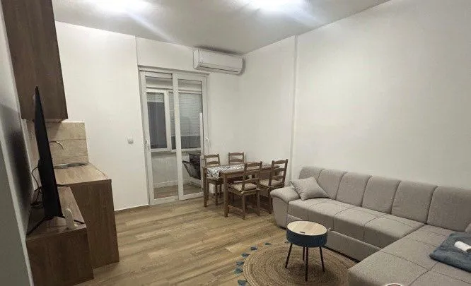 Izdavanje, dvosoban stan, 68m², Centar, Podgorica