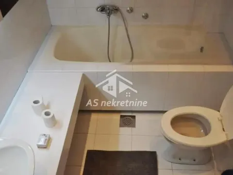 Izdavanje, trosoban stan, 95m², Stari Grad, Beograd - image 11