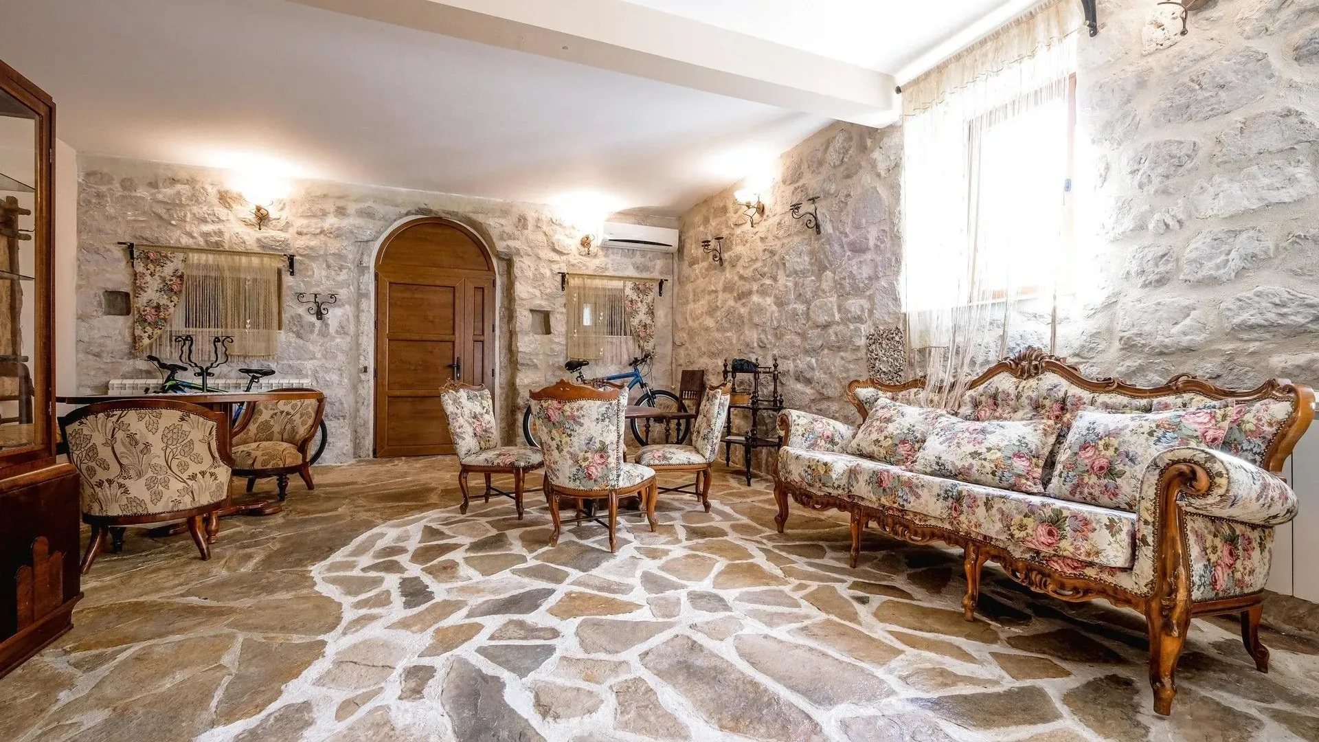 Sale, house, 500m², Orahovac, Kotor