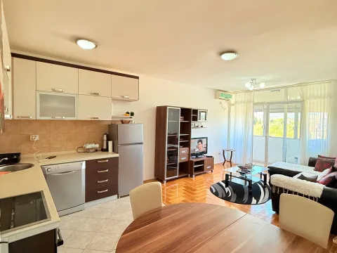 Izdavanje, dvosoban stan, 60m², City Kvart, Podgorica - image 4