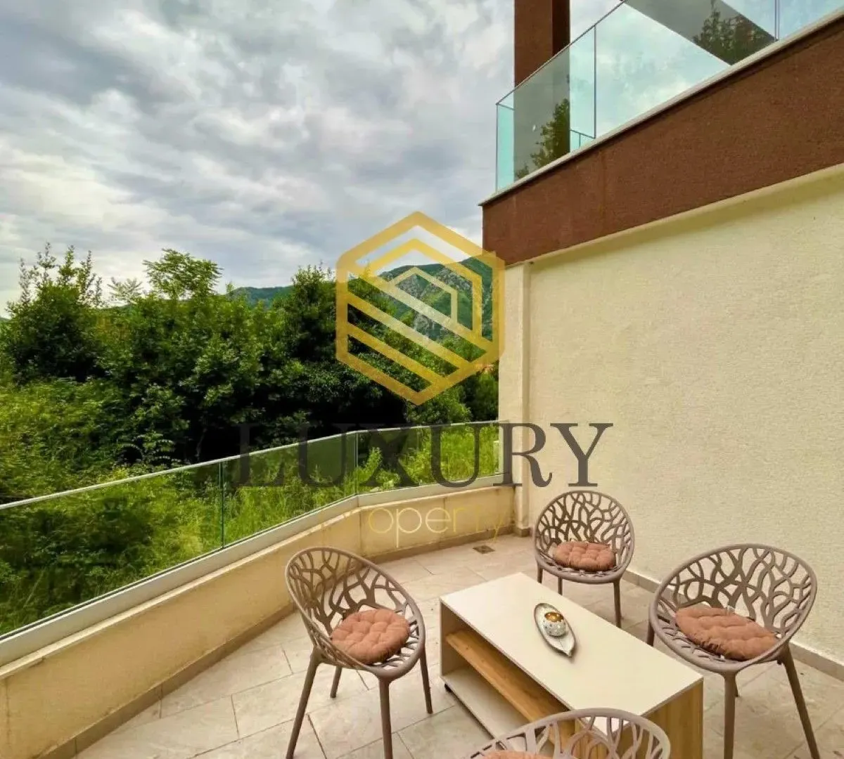 Rent, one bedroom apartment, 80m², Dobrota, Kotor