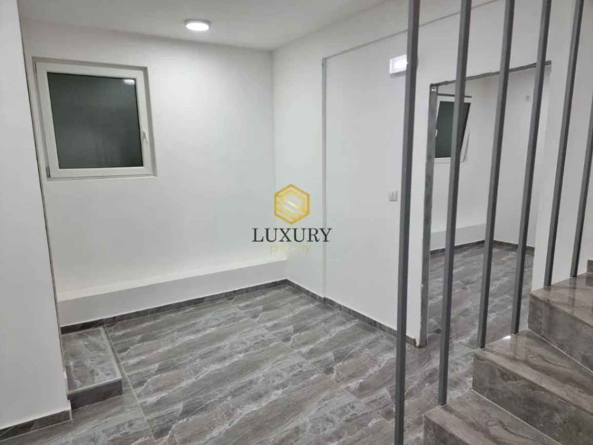 Rent, office space, 160m², Preko Morače, Podgorica