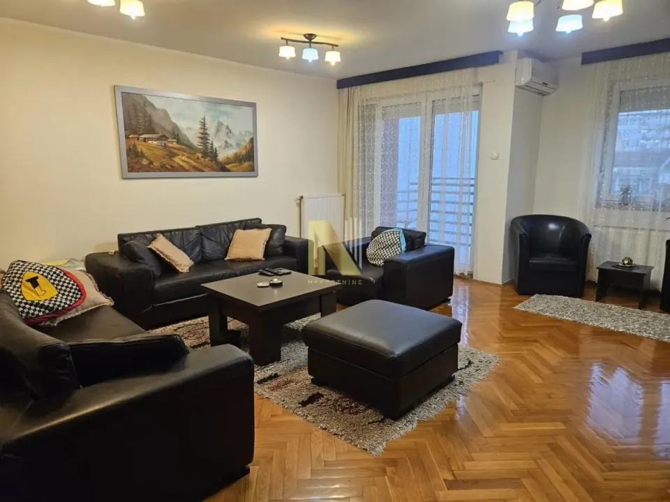 Prodaja, četvorosoban stan, 105m², Socijalno, Novi Sad Sve Podlokacije