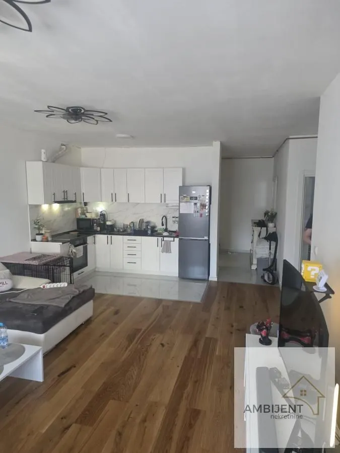 Prodaja, trosoban stan, 78m², Centar, Stara Pazova