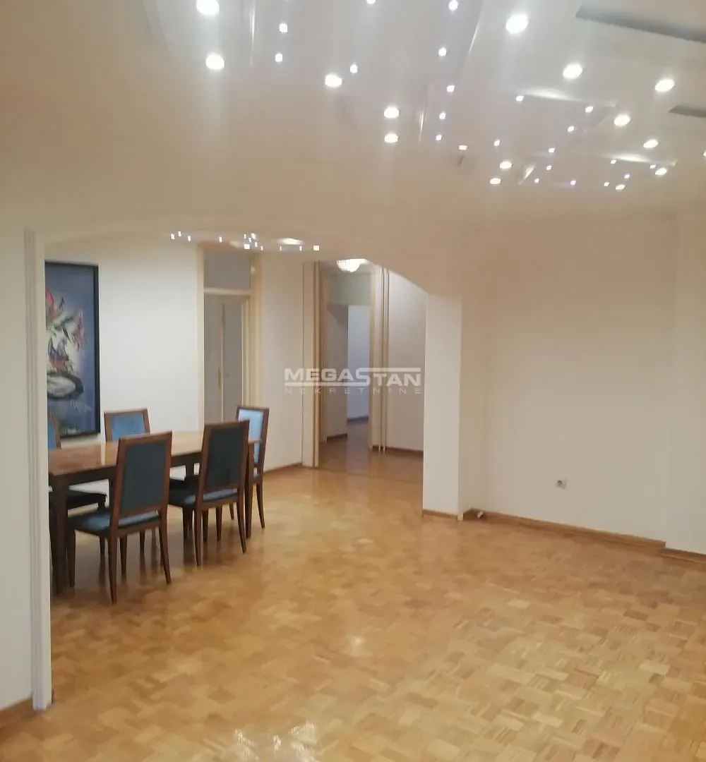 Rent, four bedroom apartment, 115m², Kalenić Pijaca, Vračar Sve Podlokacije