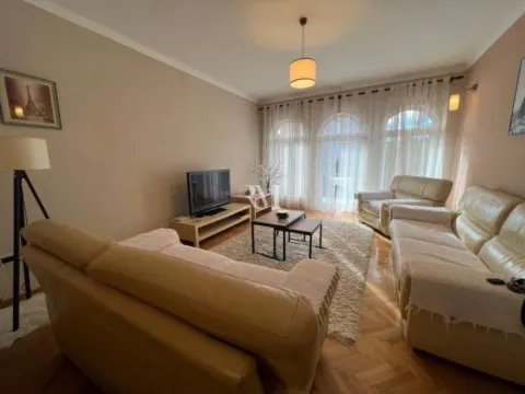 Izdavanje, trosoban stan, 144m², Centar, Tivat - image 3