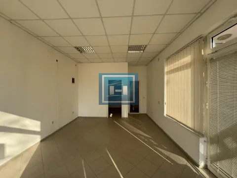 Izdavanje, poslovni prostor, 35m², Ćuprija, Srbija - image 3
