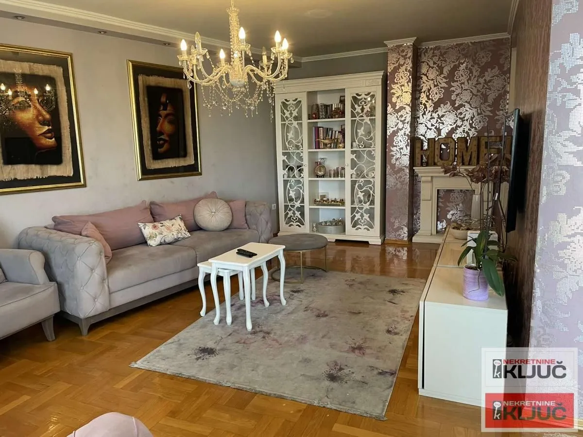 Prodaja, četvorosoban stan, 124m², Grbavica, Novi Sad Sve Podlokacije