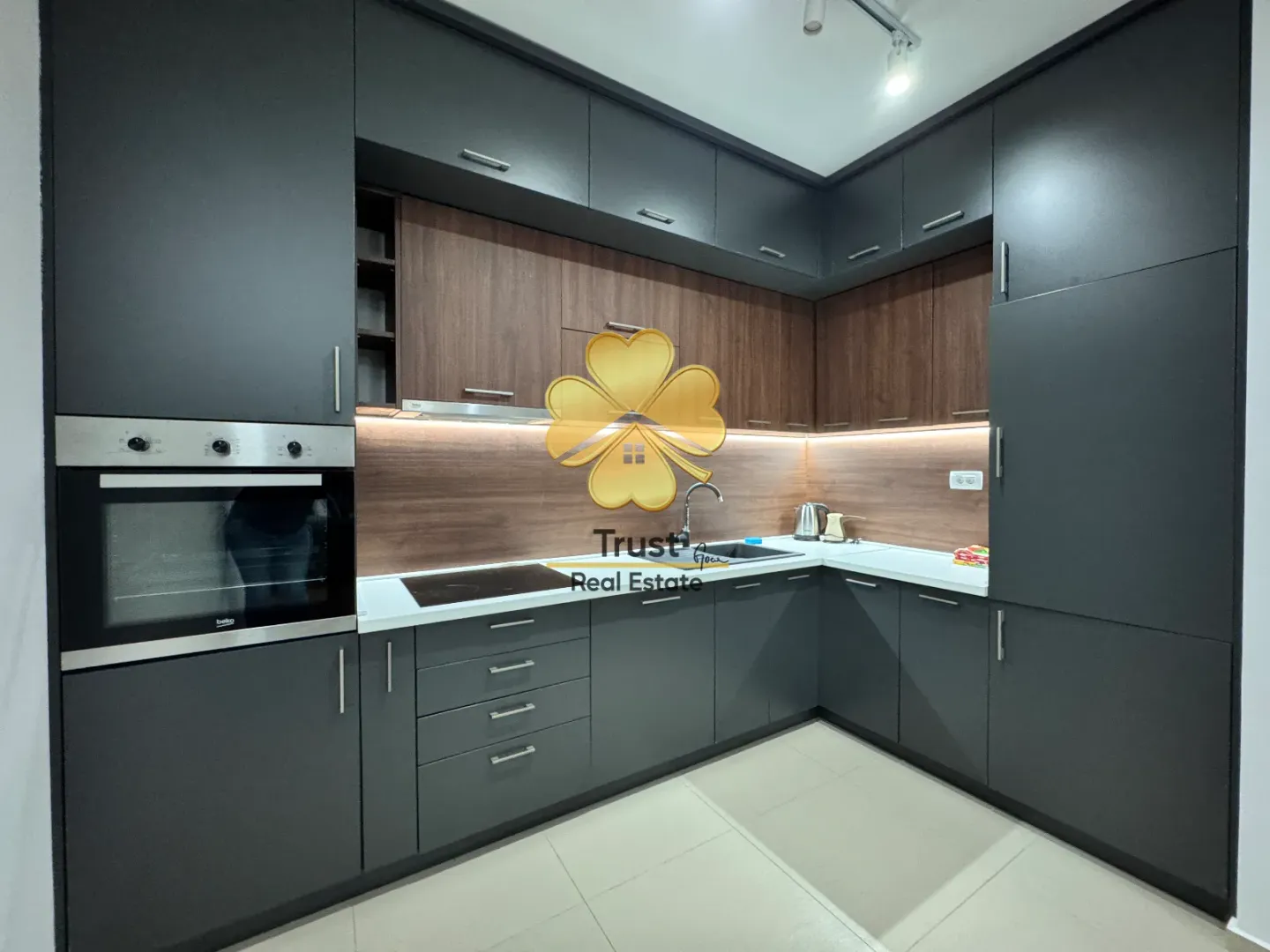 Izdavanje, dvosoban stan, 70m², Master Kvart, Podgorica