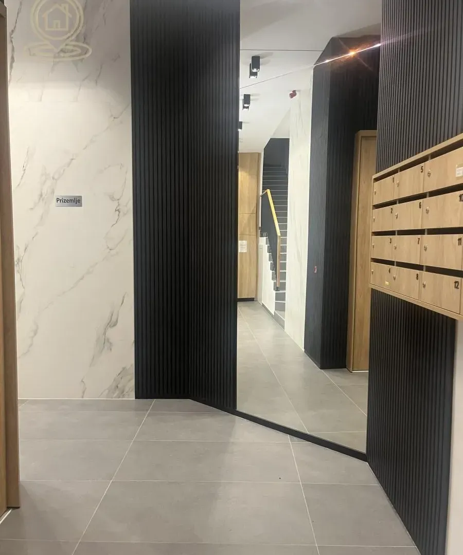 Izdavanje, trosoban stan, 75m², Centar, Novi Sad