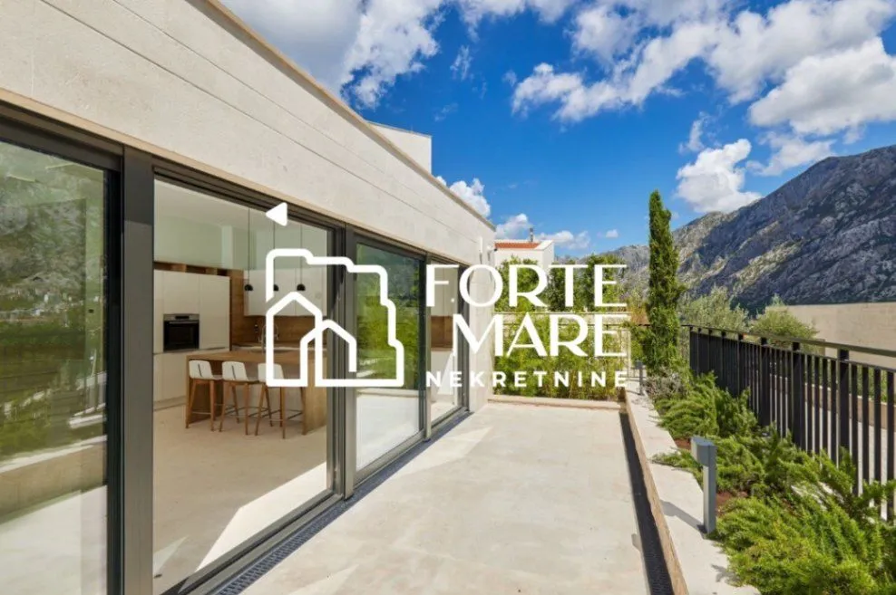 Sale, house, 479m², Prčanj, Kotor