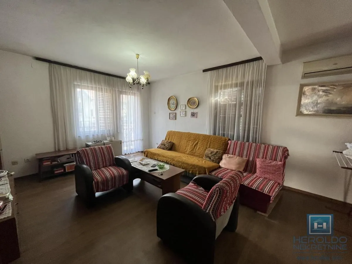 Prodaja, kuća, 353m², Budžino brdo, Jagodina