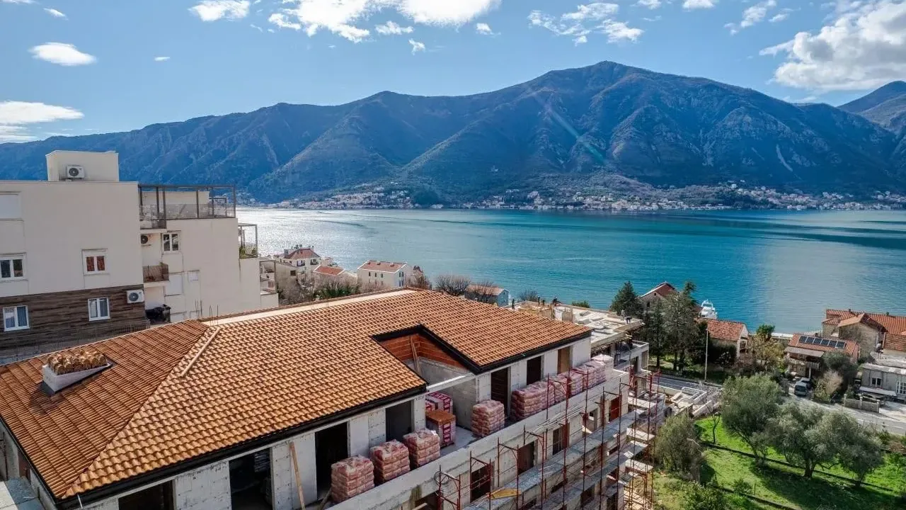 Sale, three bedroom apartment, 99m², Dobrota, Kotor