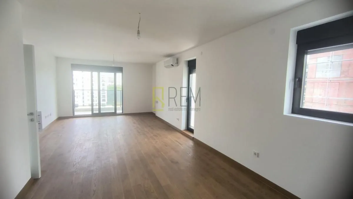 Prodaja, trosoban stan, 110m², Tološka šuma, Podgorica