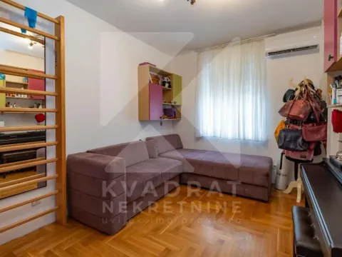 Rent, three bedroom apartment, 97m², Blok 9, Podgorica - image 9
