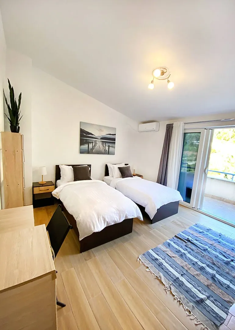 Rent, three bedroom apartment, 136m², Petrovac, Budva
