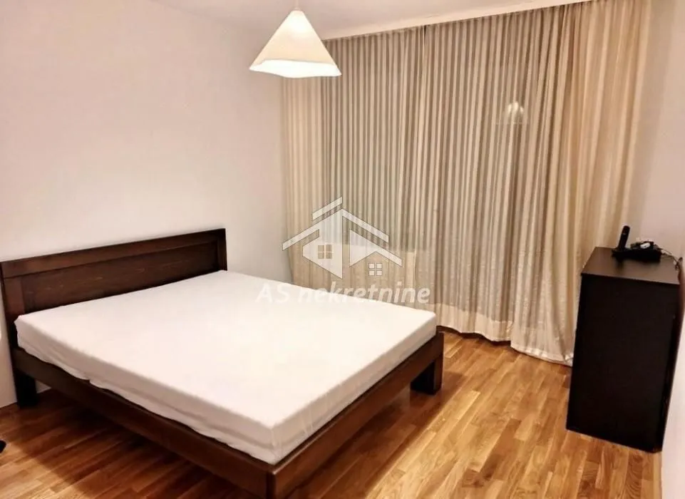 Izdavanje, četvorosoban stan, 105m², Crveni Krst, Beograd