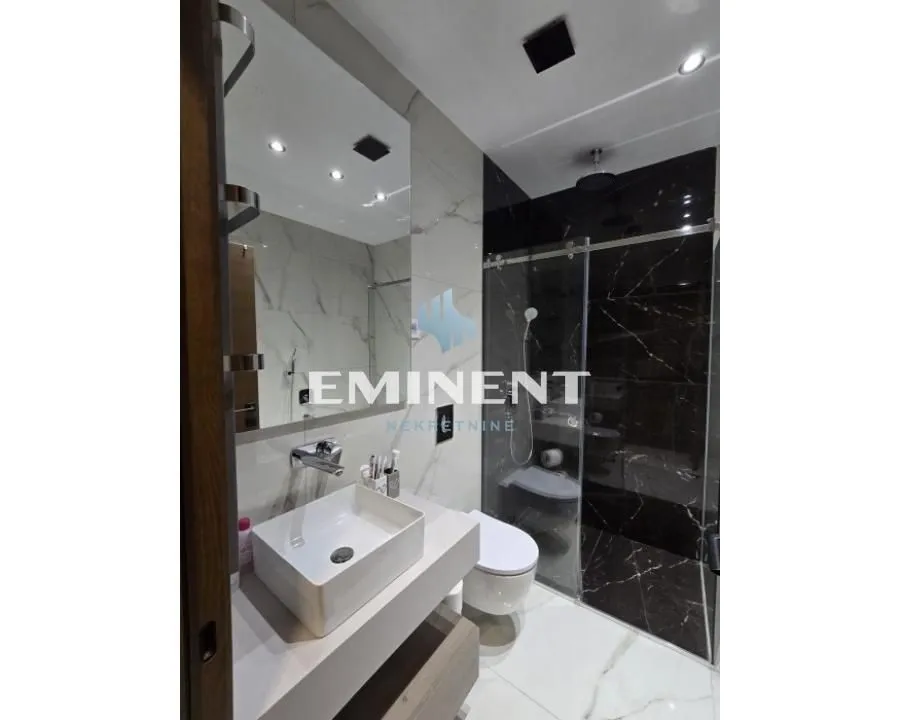 Prodaja, trosoban stan, 76m², Centar, Zlatibor