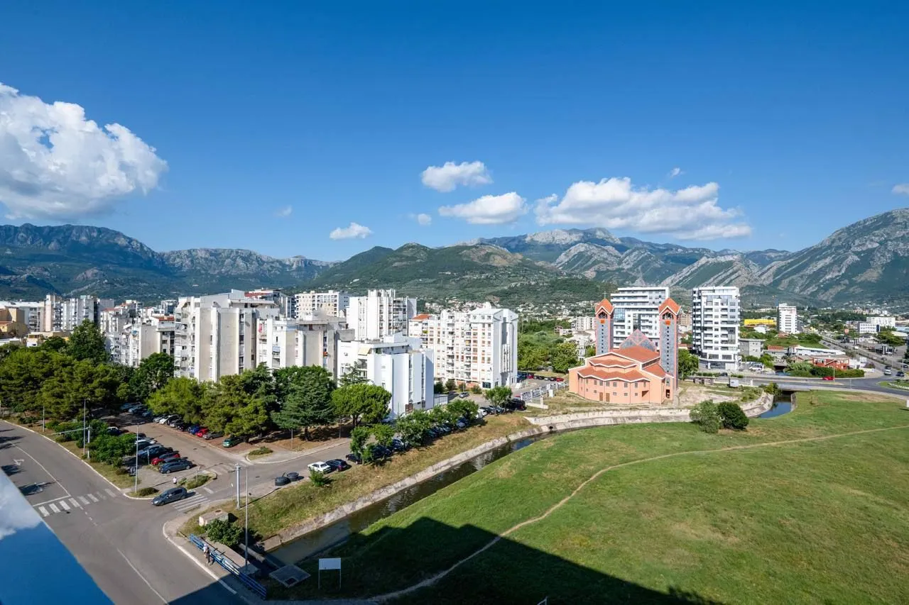 Prodaja, jednosoban stan, 53m², Centar, Bar