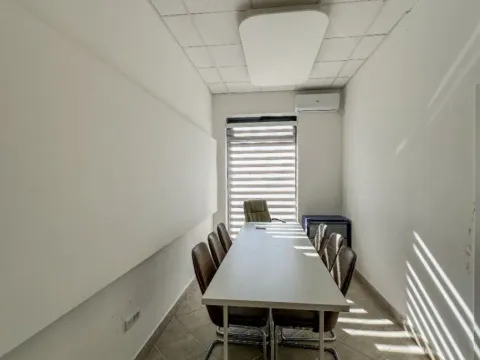 Rent, office space, 98m², Stari Aerodrom, Podgorica - image 8