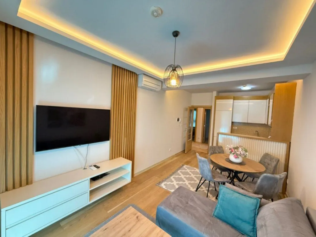 Izdavanje, dvosoban stan, 70m², Pržno, Budva